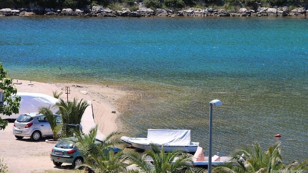 På stranden