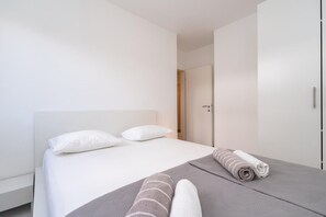 5 chambres, fer et planche à repasser, lit parapluie, Wi-Fi gratuit