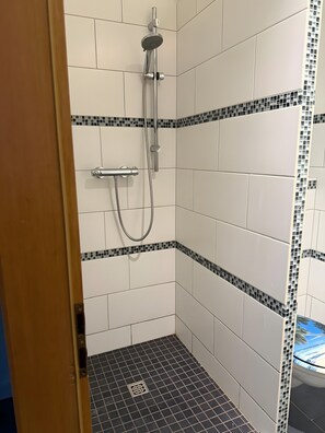 Shower - Apartment 'Neunkirchen City' with Wi-Fi (Neunkirchen)