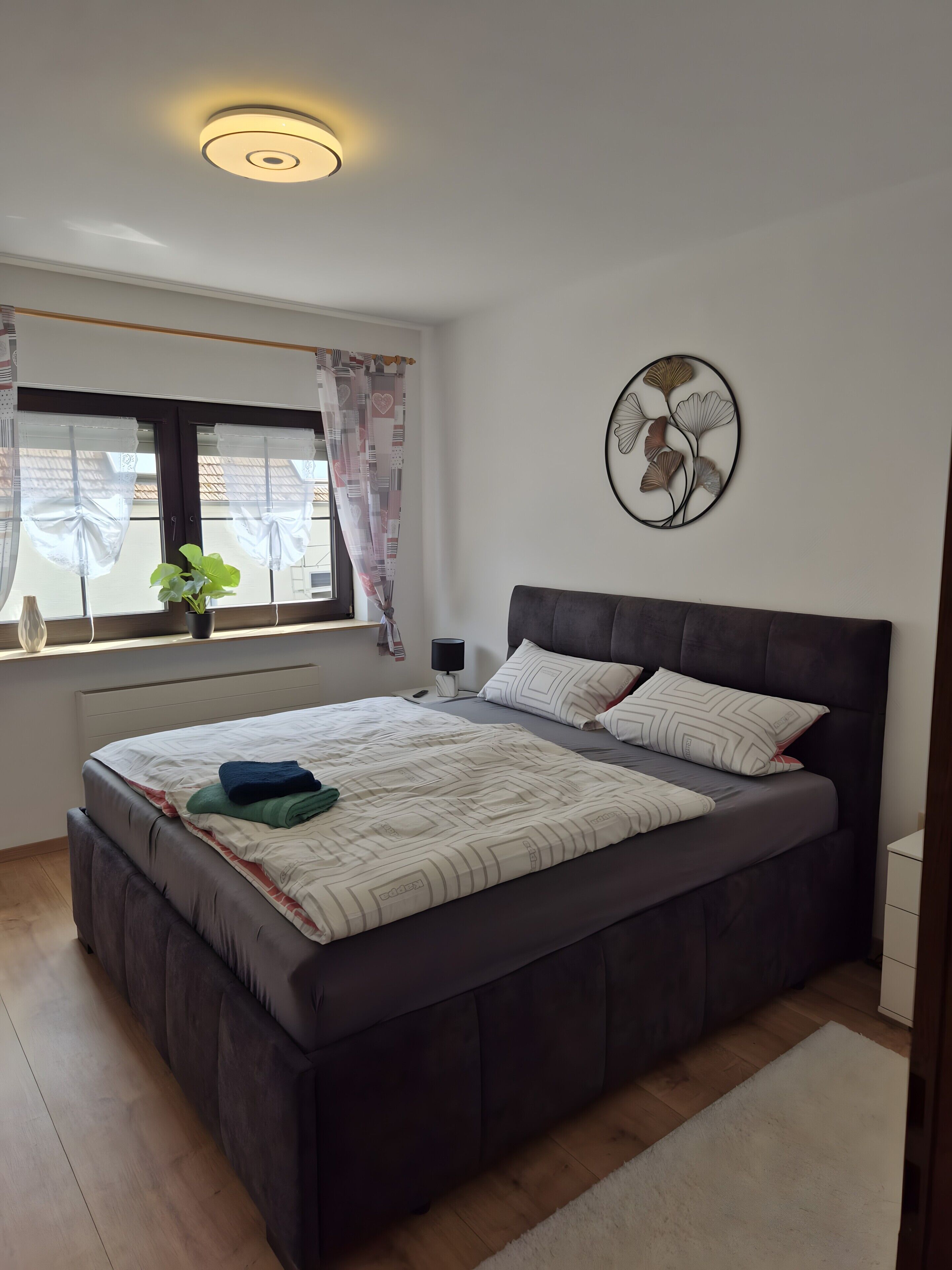 2 habitaciones, tabla de planchar con plancha y wifi gratis 