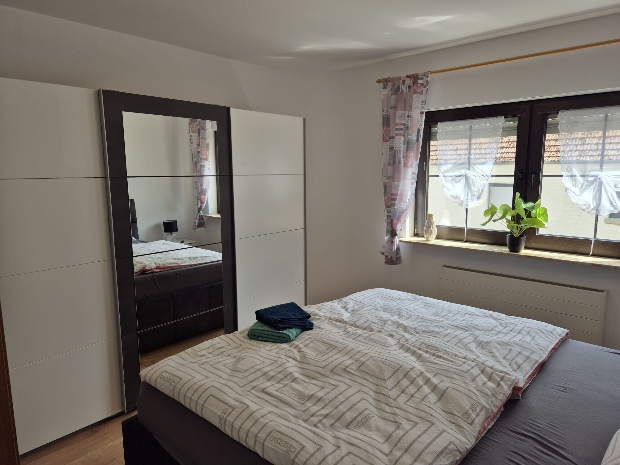 2 habitaciones, tabla de planchar con plancha y wifi gratis 