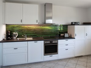 Réfrigérateur, four, plaque de cuisson, lave-vaisselle