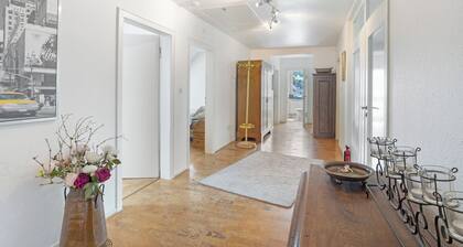 Ferienwohnung 'Schönes Dachgeschoss' mit privatem Garten und Wi-Fi