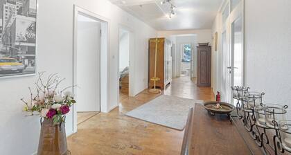 Ferienwohnung 'Schönes Dachgeschoss' mit privatem Garten und Wi-Fi