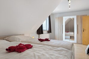 2 bedrooms, iron/ironing board, free WiFi, bed sheets