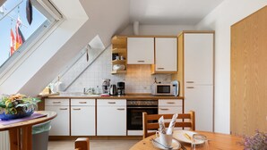 Kaffetrakter/tekoker, kjøleskap, mikrobølgeovn og ovn