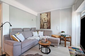 Télévision, lecteur de DVD, chaîne hi-fi