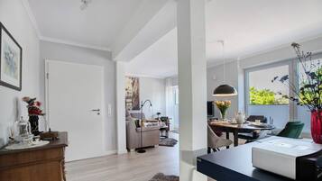 Fernseher, DVD-Player, Stereoanlage