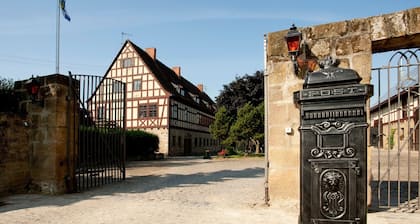 Apartment 'Mit Turm' with Private Garden, Wi-Fi and Air Conditioning