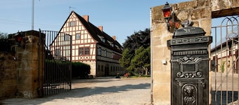 Apartment 'Mit Turm' with Private Garden, Wi-Fi and Air Conditioning