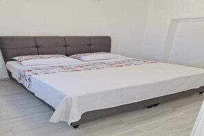 Strykejern/-brett, reiseseng for barn og wi-fi (inkludert)