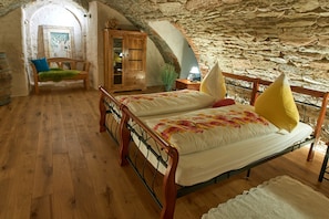 3 chambres, fer et planche à repasser, Wi-Fi gratuit, draps fournis