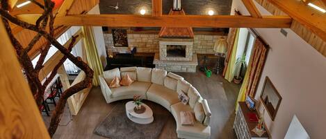 Téléviseur, foyer, table de ping-pong, chaßne audio