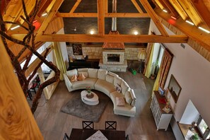 TV, fireplace, ping pong, stereo