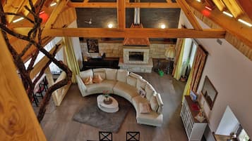 TV, fireplace, table tennis, stereo