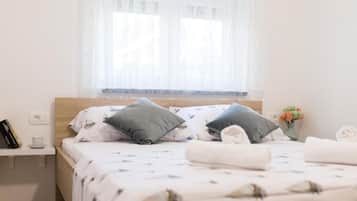 3 bedrooms, iron/ironing board, travel crib, WiFi (free)