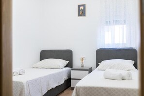 3 bedrooms, iron/ironing board, travel cot, free WiFi