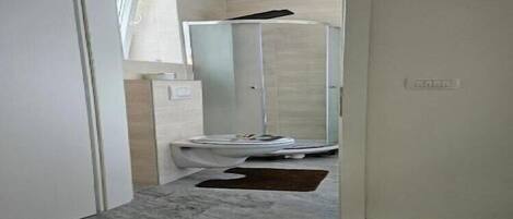 Douche, sĂšche-cheveux