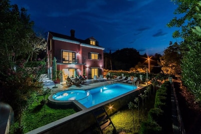 Villa Anita - Five Bedroom Villa with Swimming pool