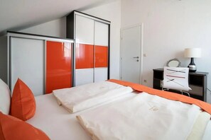 5 bedrooms, iron/ironing board, travel cot, free WiFi - Villa Jelena - Five Bedroom Villa with Swimming pool (Dračevica)