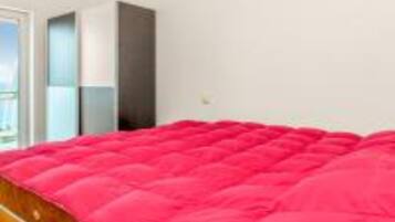 3 bedrooms, iron/ironing board, WiFi (free)