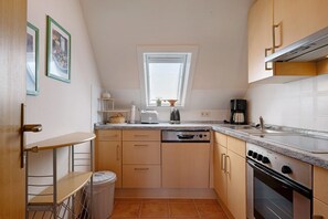 Fridge, microwave, dishwasher, coffee/tea maker - Apartment 'Watt' with Balcony (Friedrichskoog-Spitze)