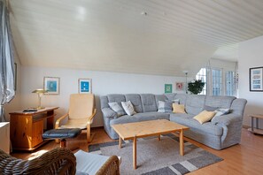 TV, fireplace - Apartment 'Watt' with Balcony (Friedrichskoog-Spitze)