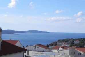View from property - Apartments Trogrlić - Comfort One-Bedroom Apartment with Balcony and Sea View (Hvar)