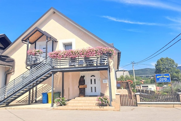 Exterior - Apartments Jezerane - Four Bedroom Apartment with Balcony (Jezerane)