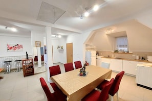 Dining - Apartments Jezerane - Four Bedroom Apartment with Balcony (Jezerane)