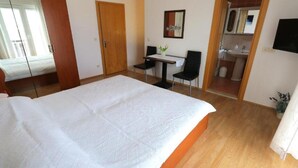 Fer et planche à repasser, lit de bébé portatif, accès au Wi-Fi (inclus)