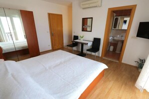 Room - Apartments Trogrlić - Studio with Balcony (Hvar)