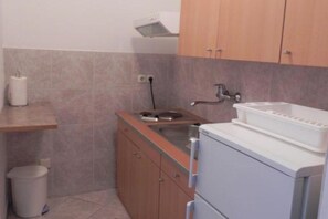 Private kitchen - Apartments Trogrlić - Studio with Balcony (Hvar)