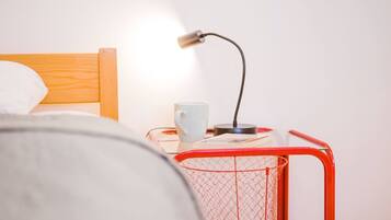 Travel crib, free WiFi