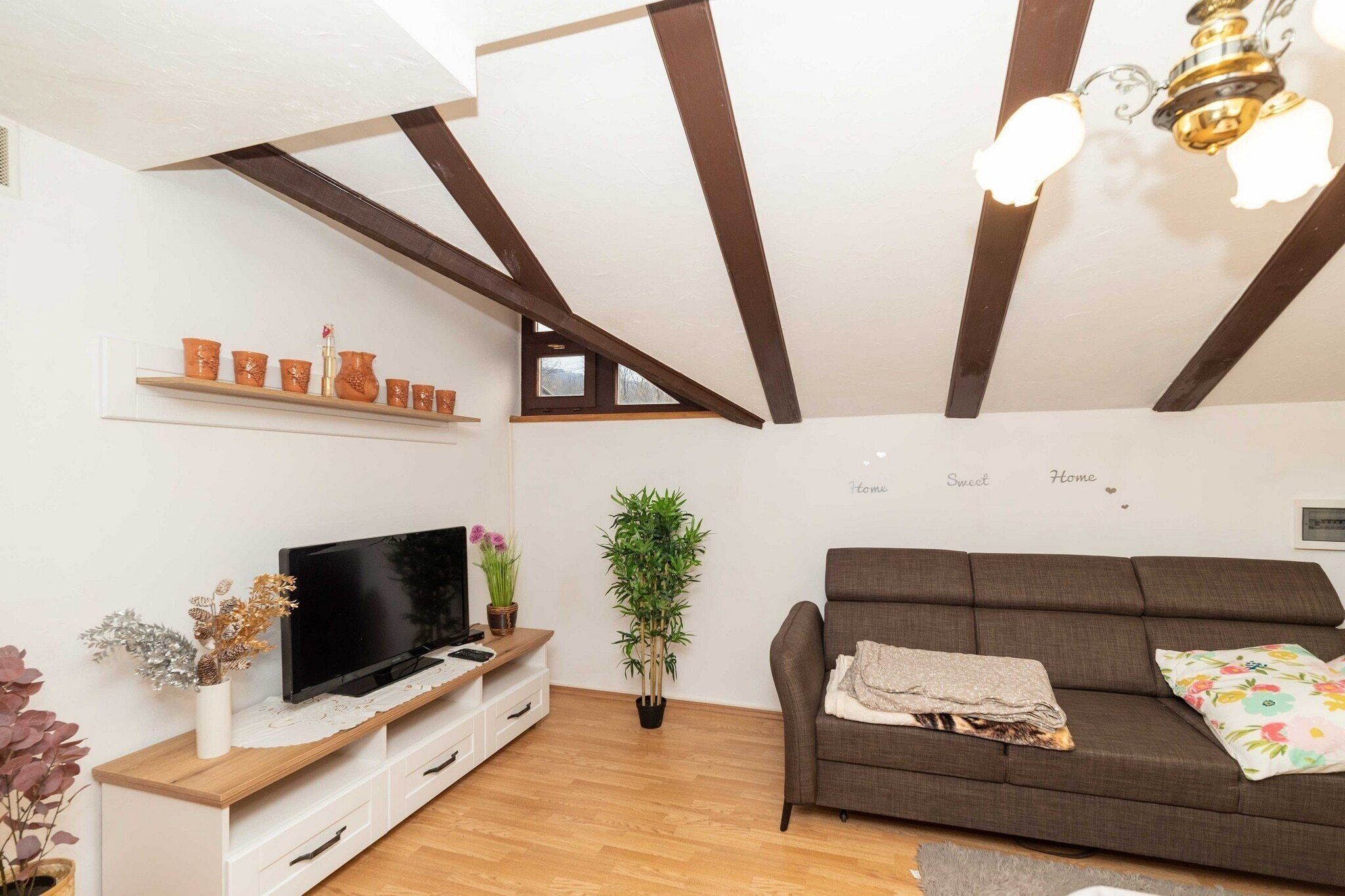 Smart TV, fireplace, table tennis