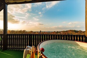 Bañera de hidromasaje al aire libre
