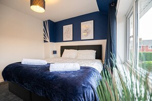 4 chambres, fer et planche à repasser, accès au Wi-Fi (inclus)