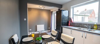 Spacious 4-Bed House with Parking Near City Centre