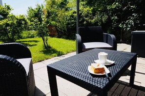 Outdoor dining - Holiday Apartment 'H N H' with Terrace (Lindau)