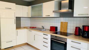 Kühlschrank, Ofen, Herdplatte, Geschirrspüler