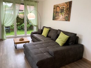TV - Holiday Apartment 'H N H' with Terrace (Lindau)