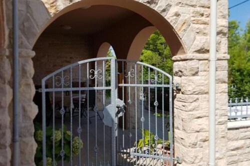 Villa Kety - Three Bedroom Holiday Home with Terrace