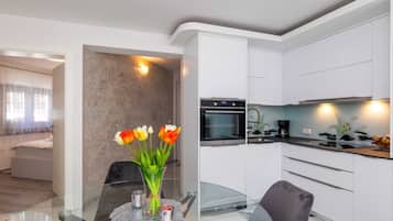 Kühlschrank, Ofen, Herdplatte, Geschirrspüler