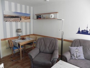 TV - Apartment 'Vogelsand' with Balcony and Wi-Fi (Cuxhaven)