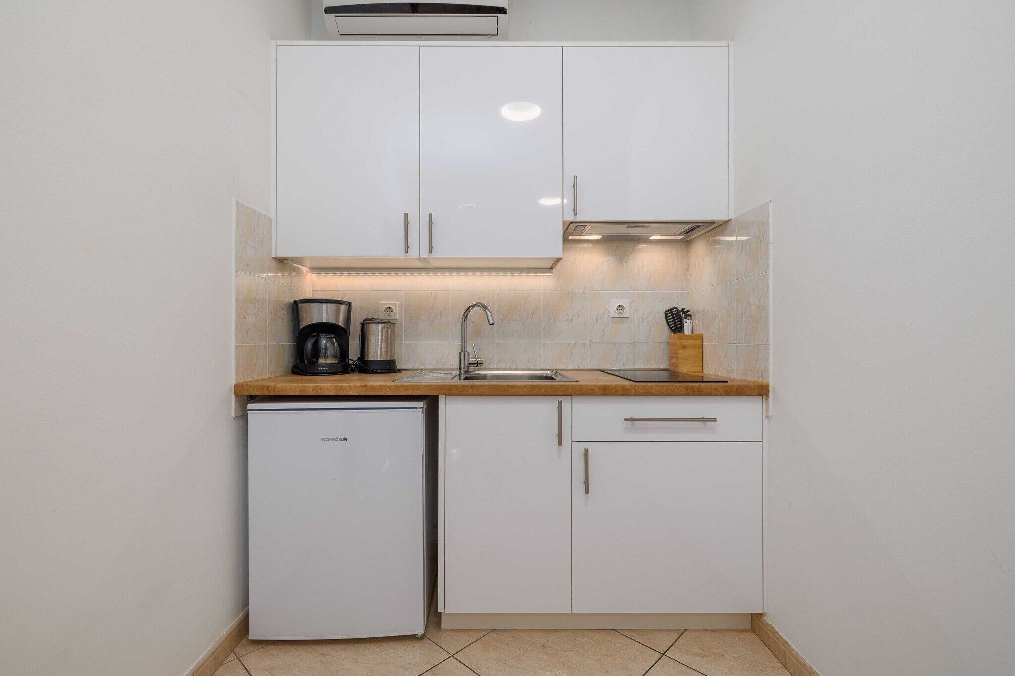 Fridge, stovetop, dining tables