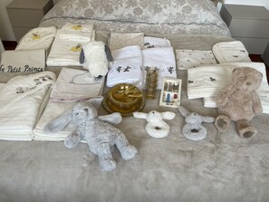 2 bedrooms, in-room safe, iron/ironing board, free WiFi