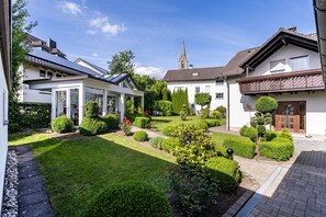 A residential area with well-maintained gardens, a church spire, and a variety of houses. - Holiday Apartment 'Kleine Auszeit' with Shared Terrace, Shared Garden and Wi-Fi (Eslohe)
