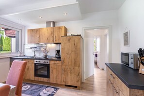 Kühlschrank, Mikrowelle, Ofen, Geschirrspüler