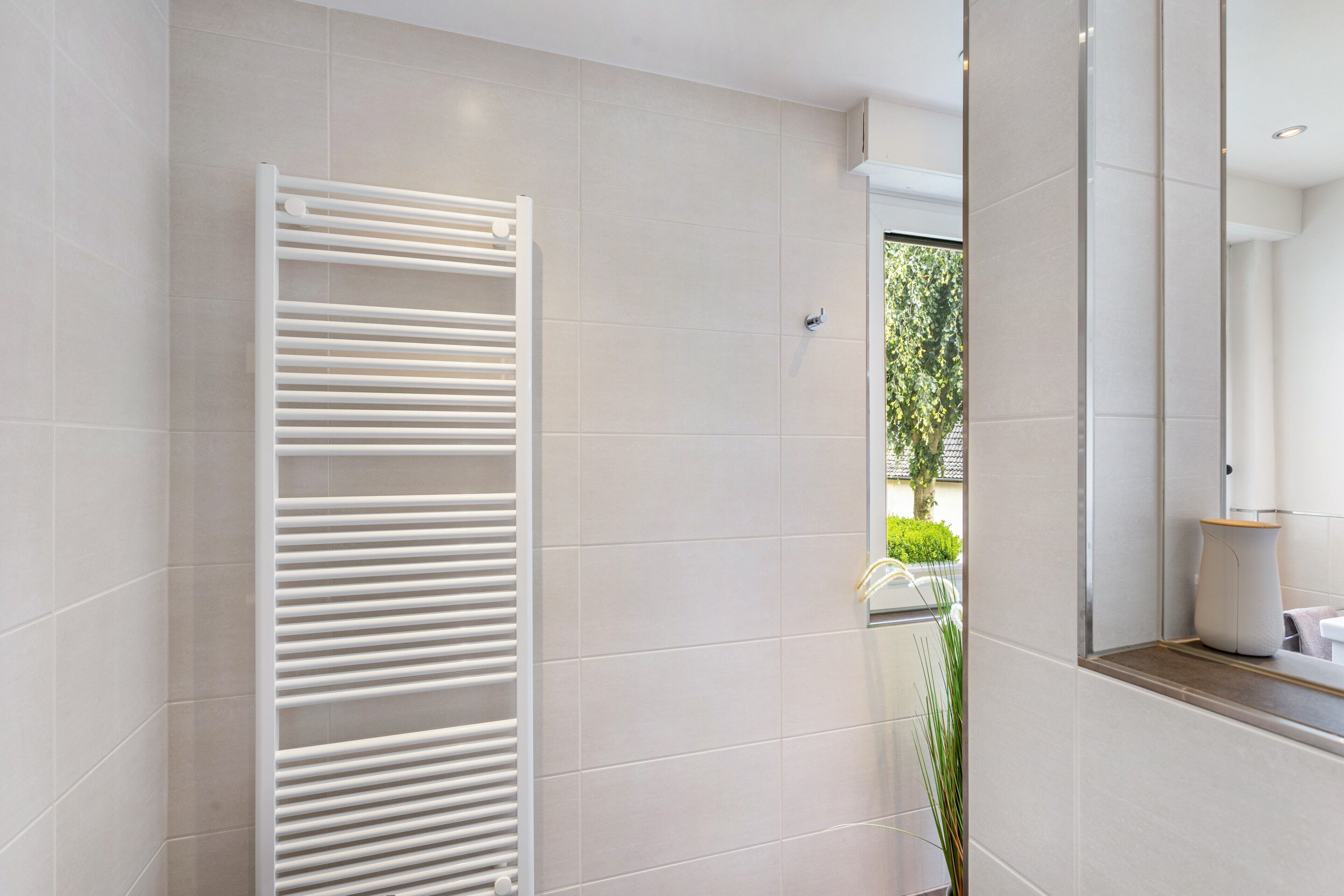 Dusj, hårføner og håndklær