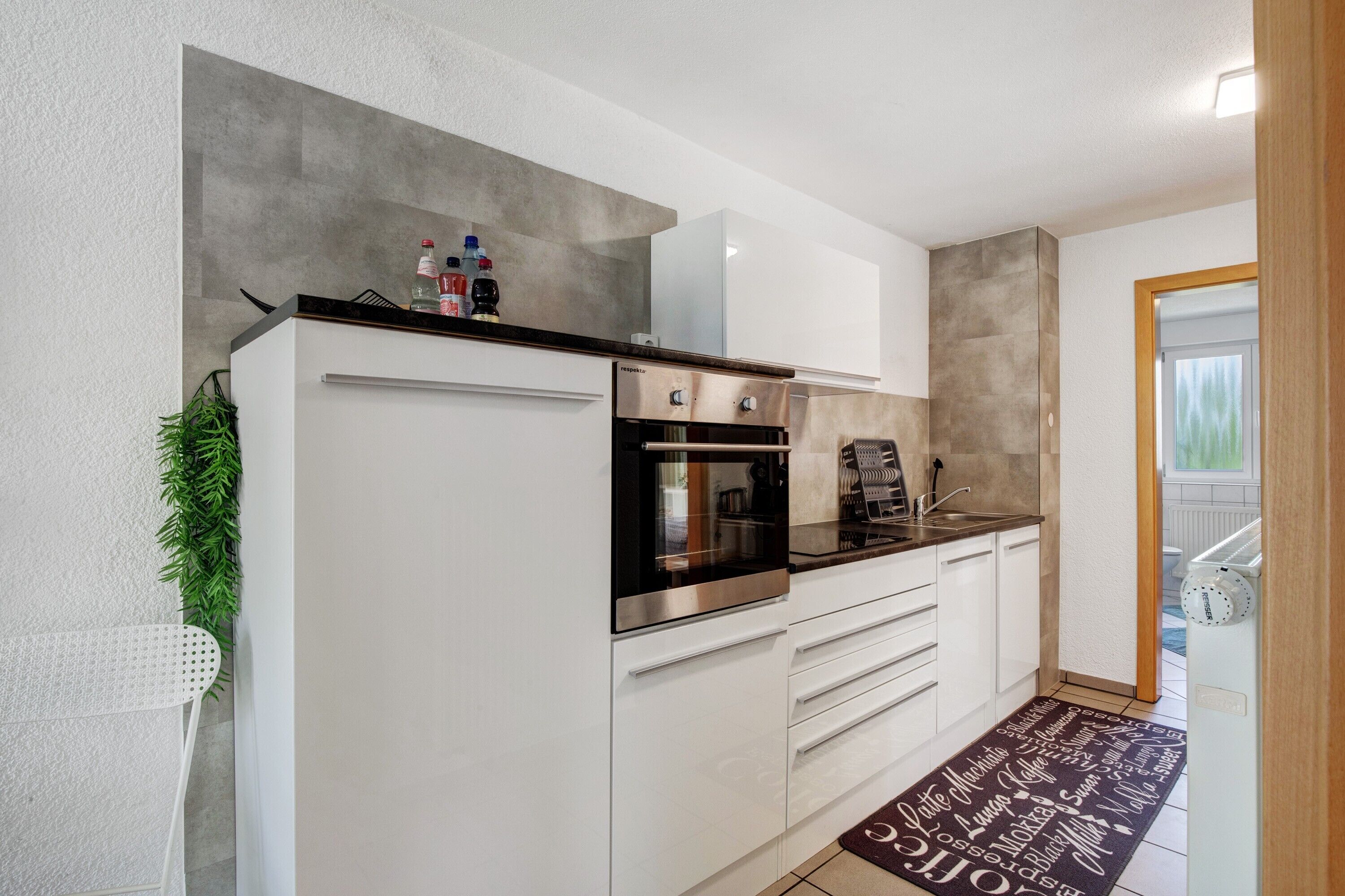 Refrigerador, horno, placa de cocina, cafetera/tetera